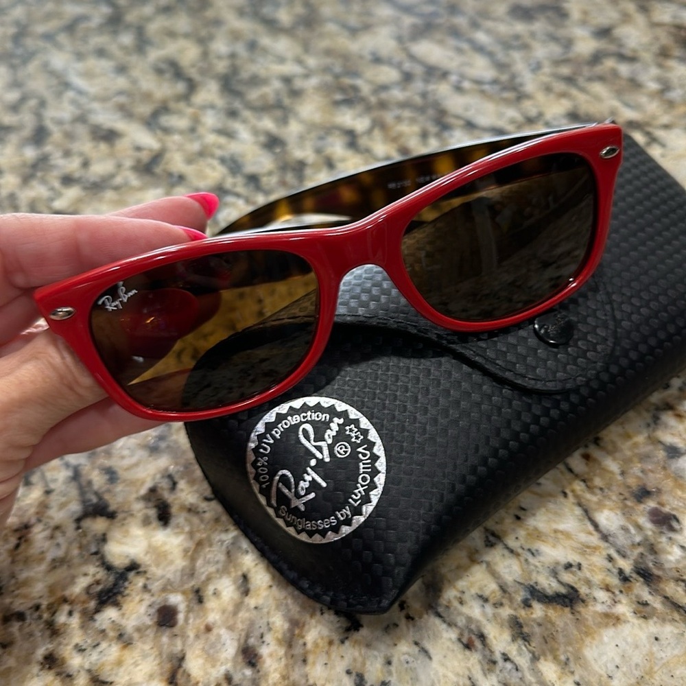Red and tortoise ray ban wayfarer wide sunglasses